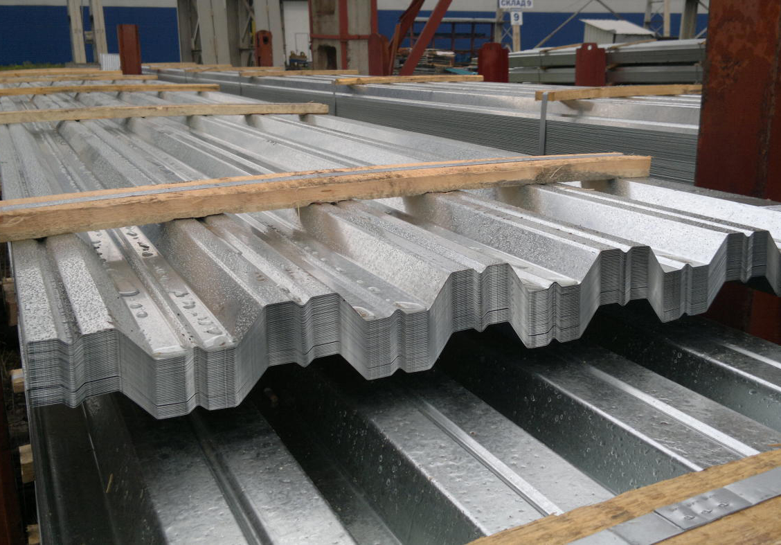 Нюансы транспортировки и хранения листов металлочерепицы, профнастила